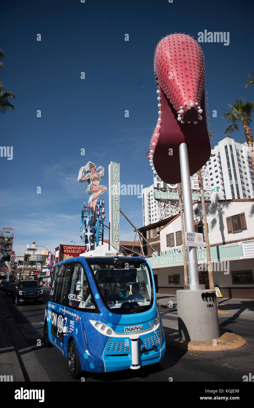 Las Vegas, USA . 08th Nov, 2017. A Navya Arma autonomous electric