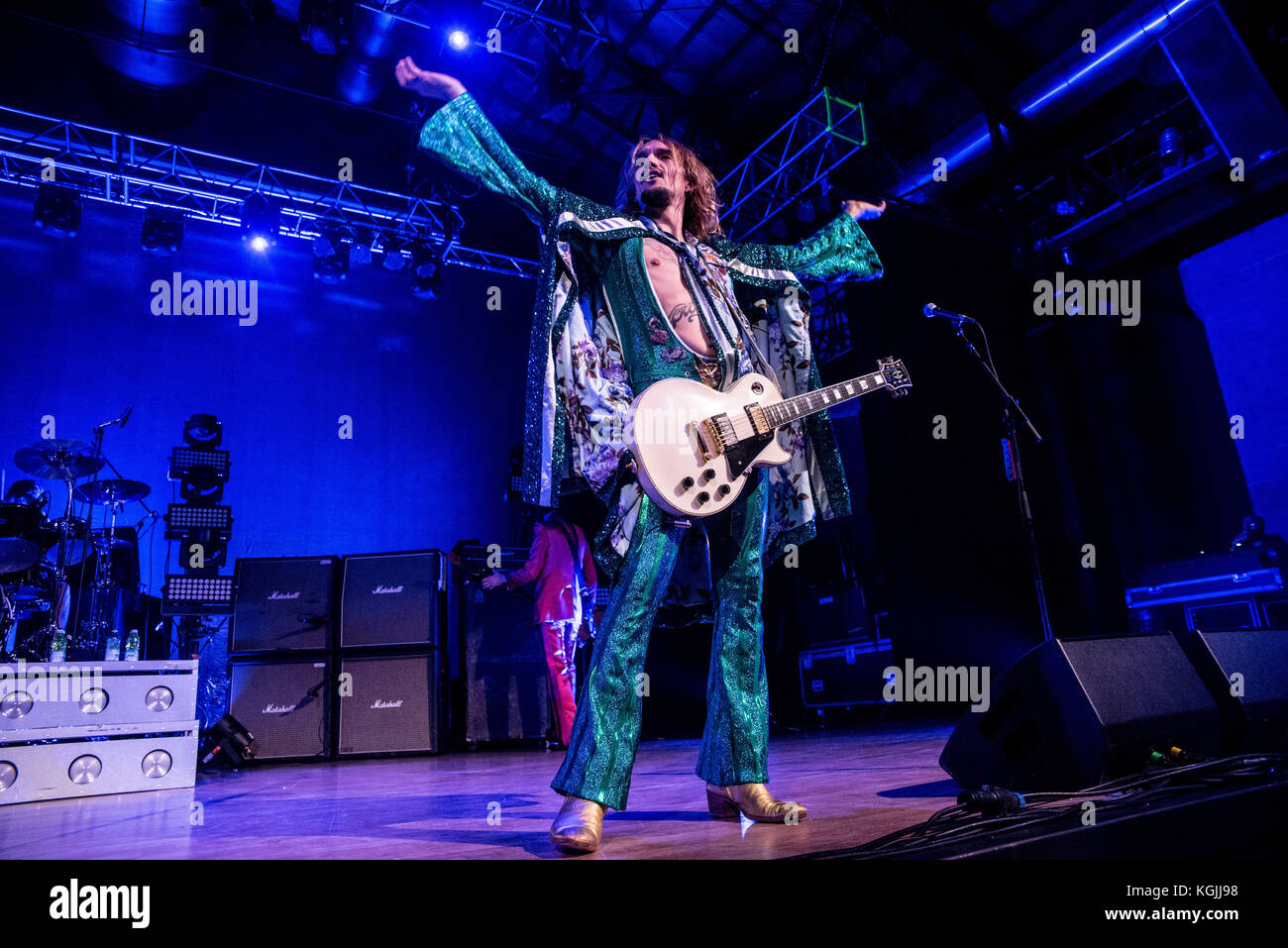 Milan, Italy. 08th Nov, 2017. Justin Hawkins perfoms with The Darkness at Alcatraz in Milan, Italy 8th november 2017 Credit: Alberto Gandolfo/Alamy Live News Stock Photo