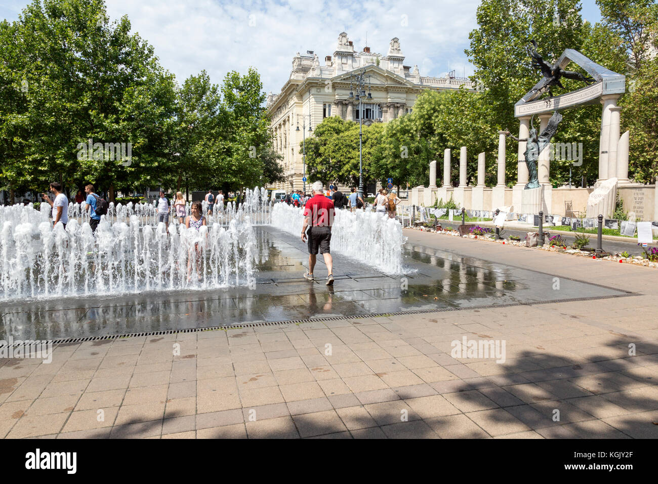 Square in Budapest with man walking through fountain. Monument to the Hungarian victims of the Nazis. Stock Photo