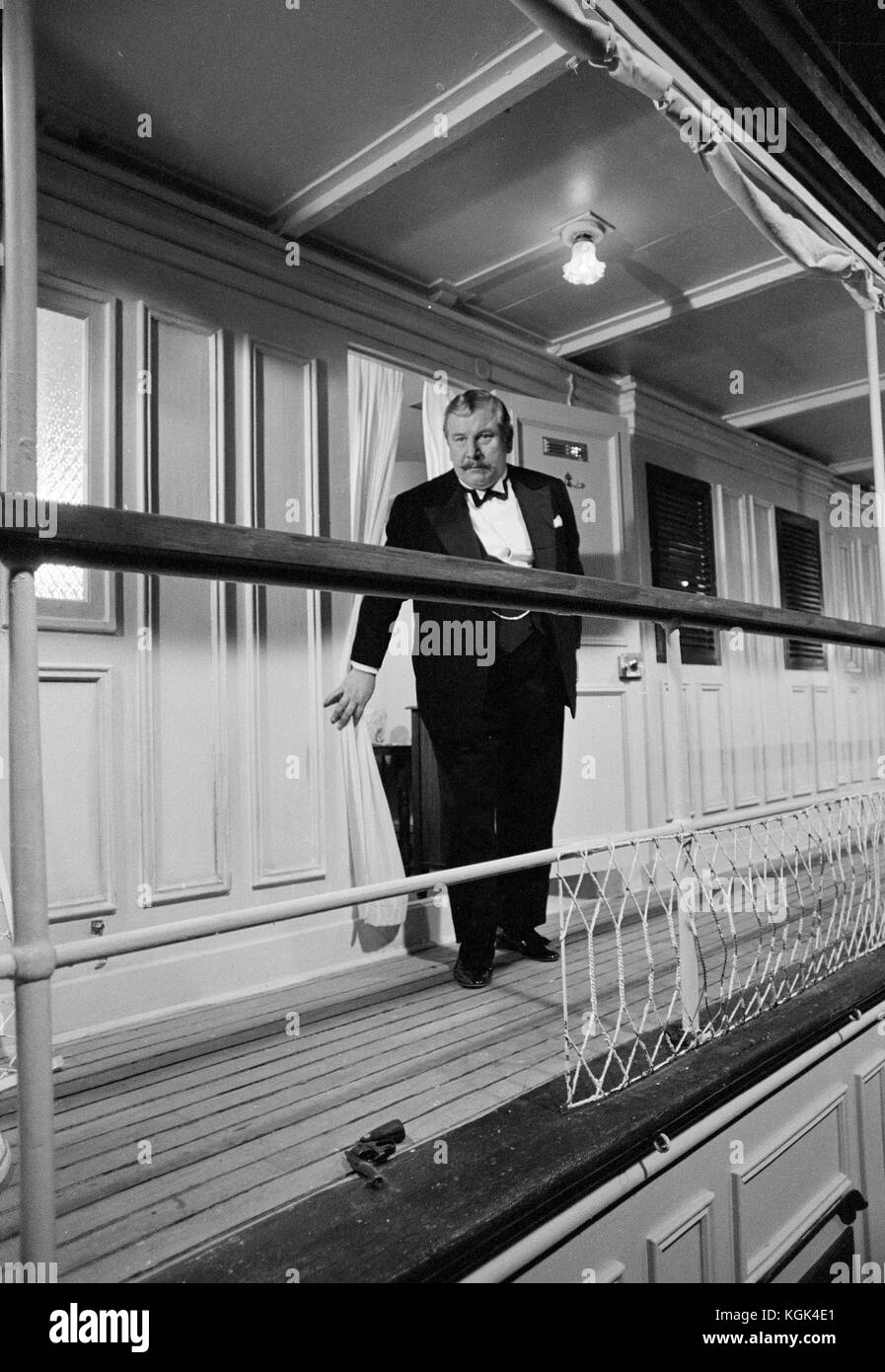 Death on the Nile (1978) , Peter Ustinov Date 1978 Stock Photo Alamy