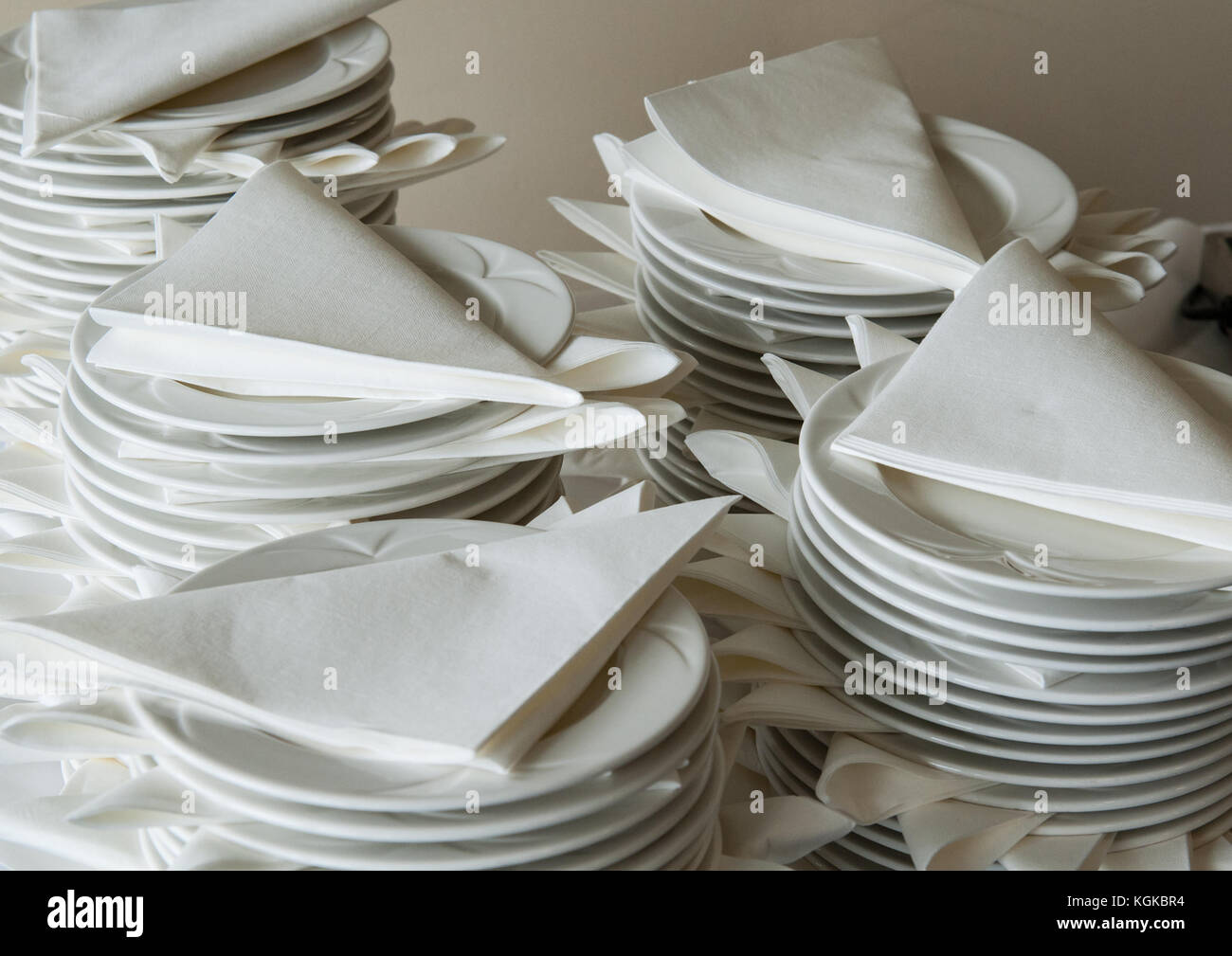 A shot of some stacked white plates and serviettes Stock Photo Alamy