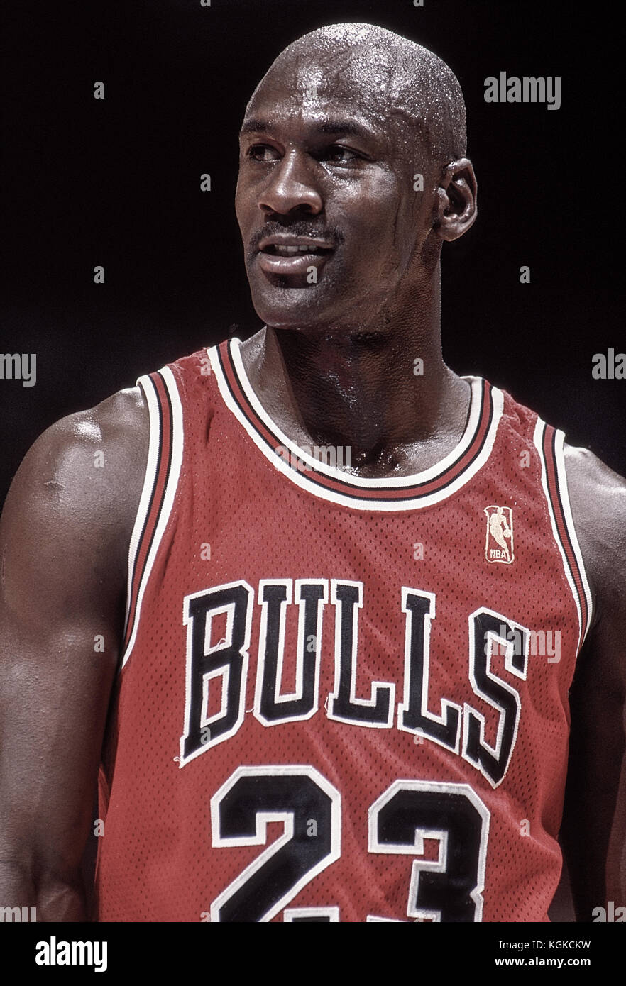 Michael Jordan competing for the NBA Chicago Bulls Stock Photo - Alamy