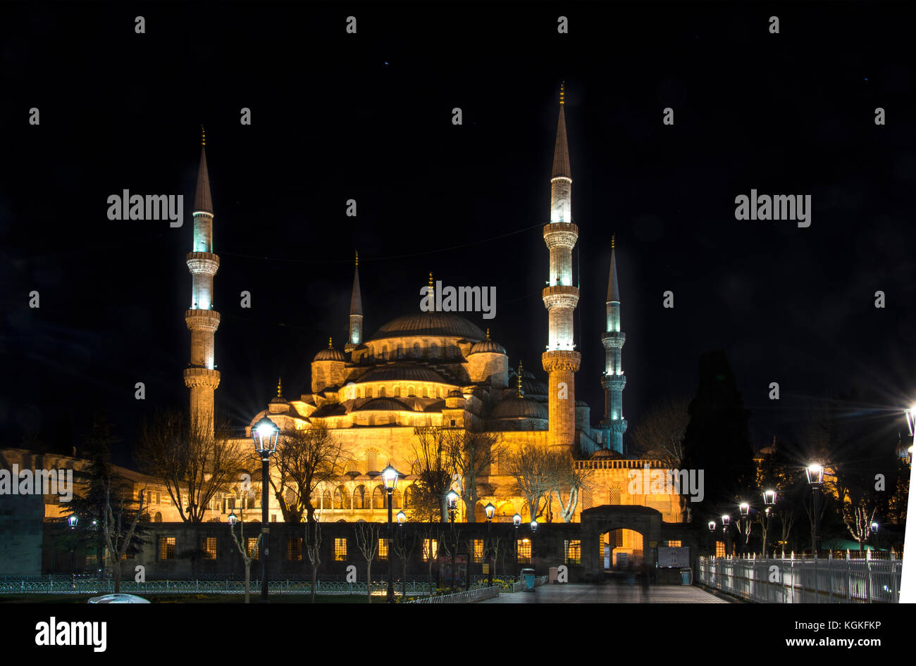 Blue Mosque, Sultan Ahmet Camii at night, Sultan Ahmed Park ...