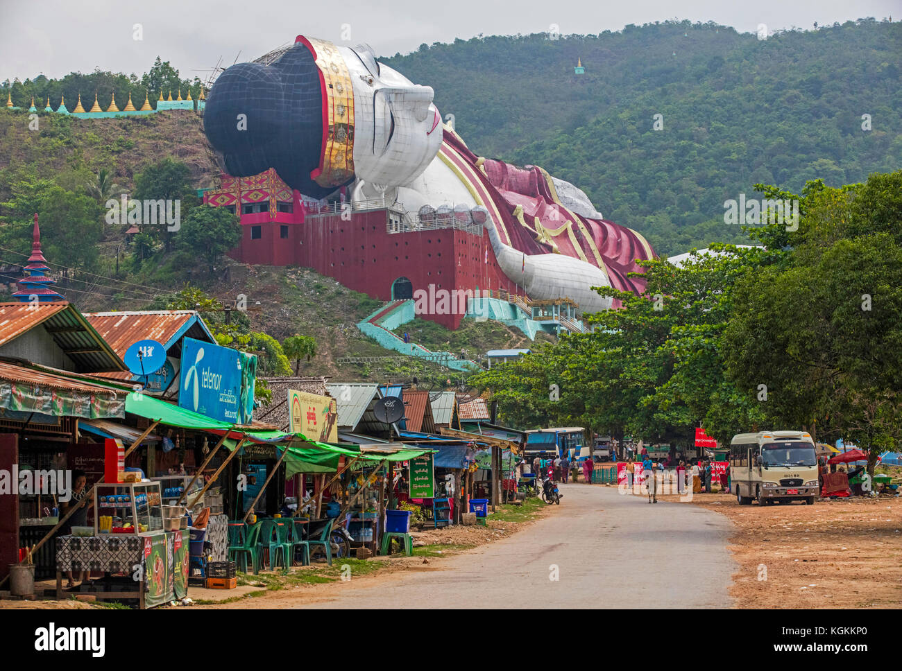 Win Sein Taw Ya / Win Sein reclining Buddha / Giant Buddha, world's largest reclining Budddha in Mudon, Mon State, Myanmar / Burma Stock Photo