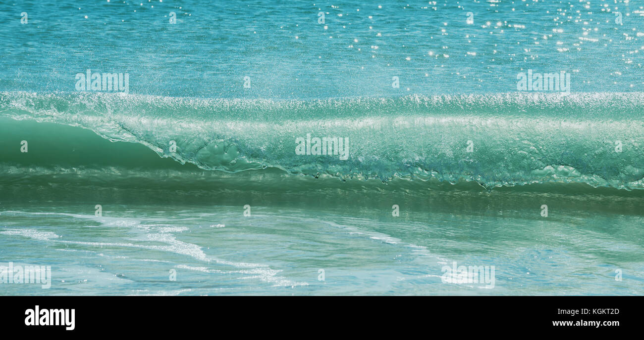 Blue ocean waves hi-res stock photography and images - Alamy
