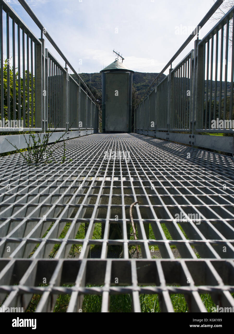Through Platform Through platform hi-res stock photography and images - Alamy