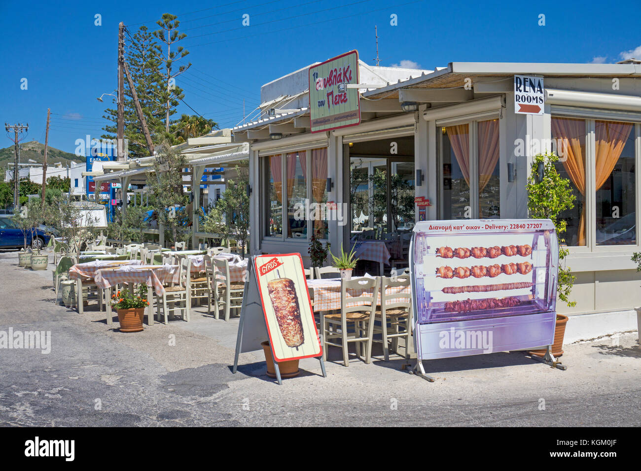 Small fastfood shop at the harbour of Parikia, Paros island, Cyclades, Aegean, Greece Stock Photo