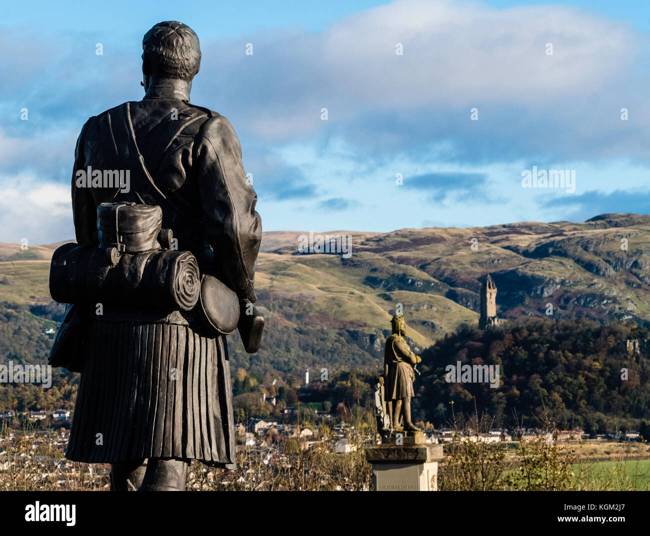 South African War Memorial statue and Statue of Robert the Bruce at