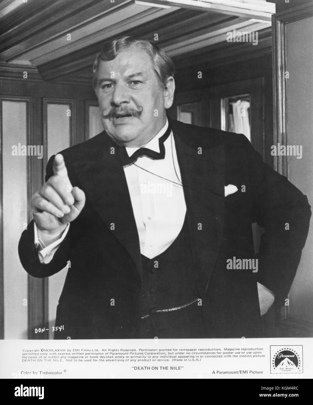 Death on the Nile (1978) , Peter Ustinov Date 1978 Stock Photo Alamy