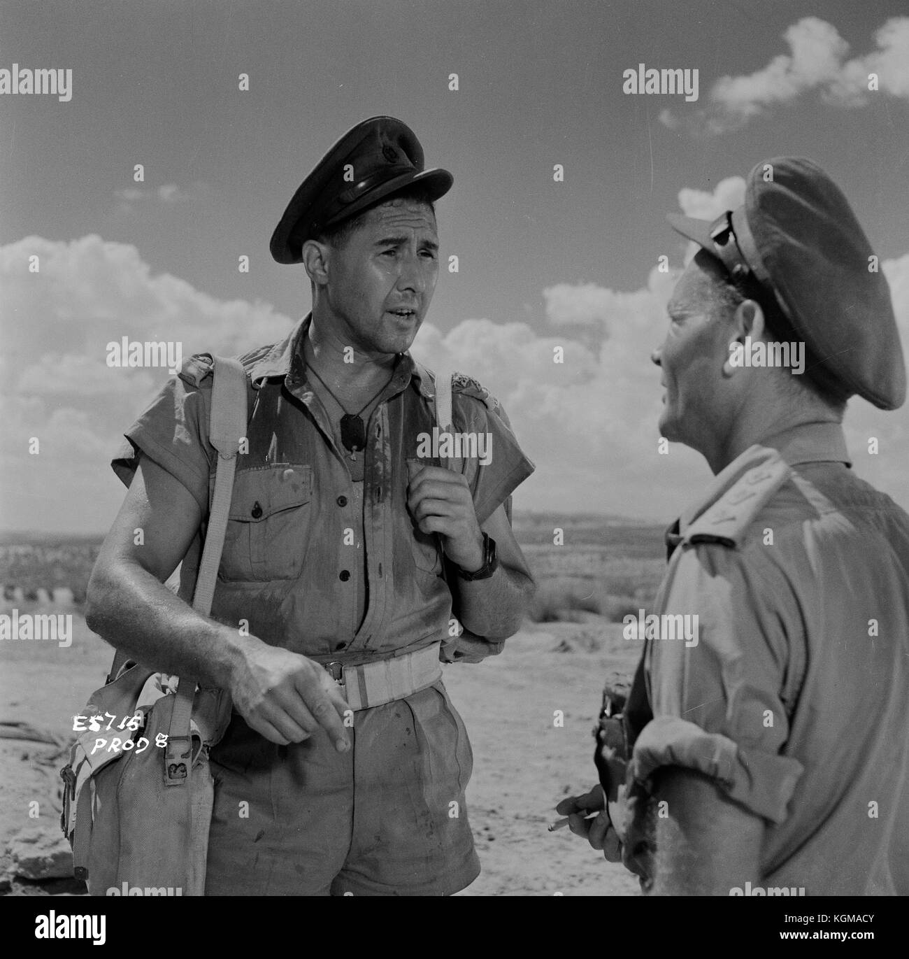 Ice Cold in Alex (1957) John Mills , Anthony Quayle     Date: 1957 Stock Photo