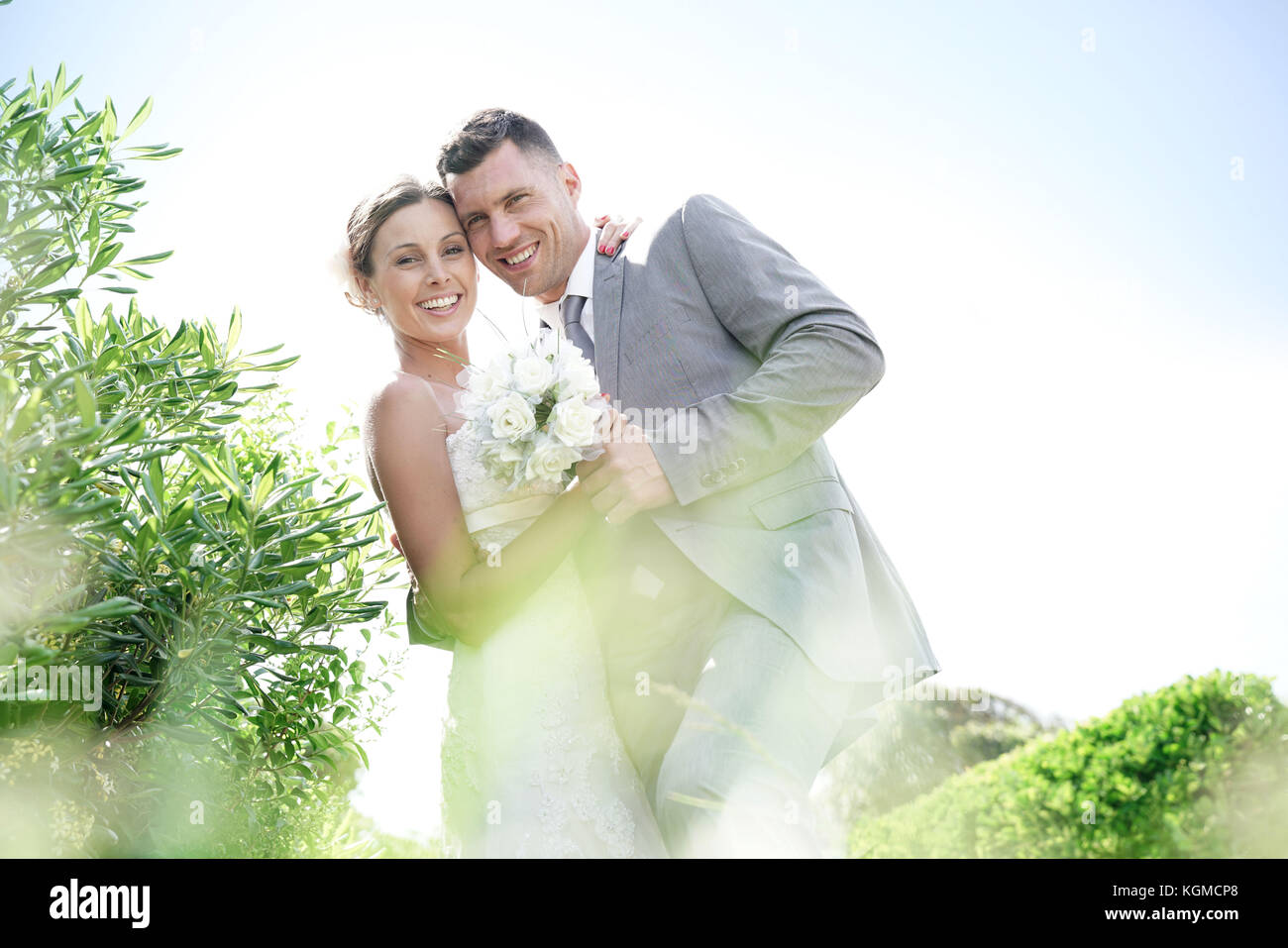 Happy married couple on their wedding day Stock Photo - Alamy