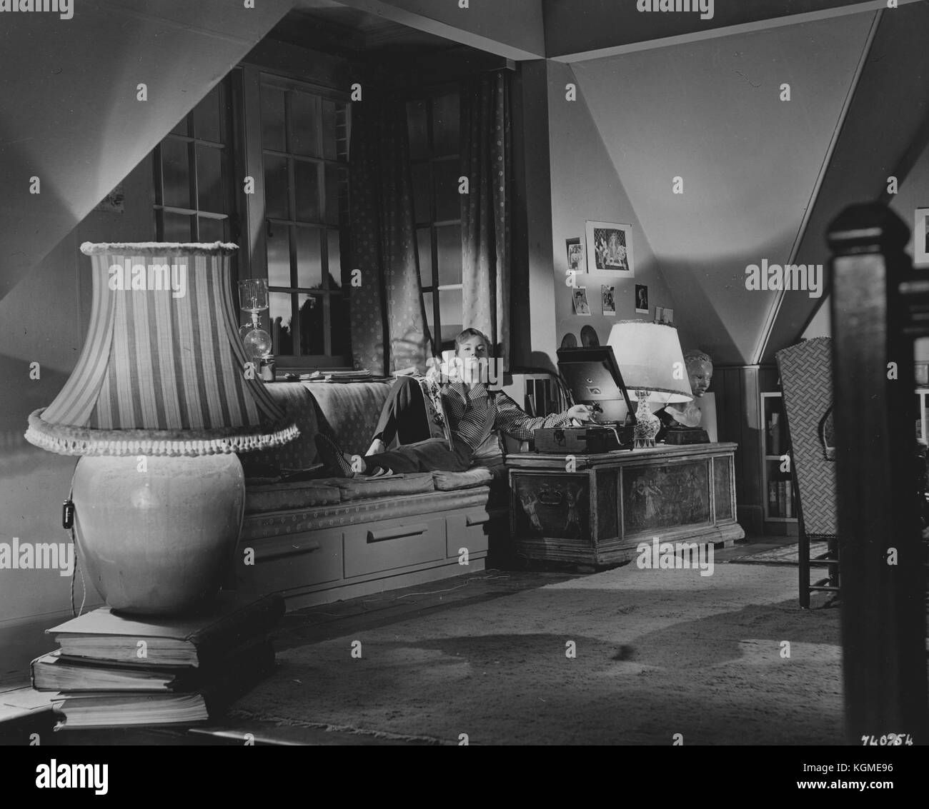 The man in the white suit film still hi-res stock photography and ...