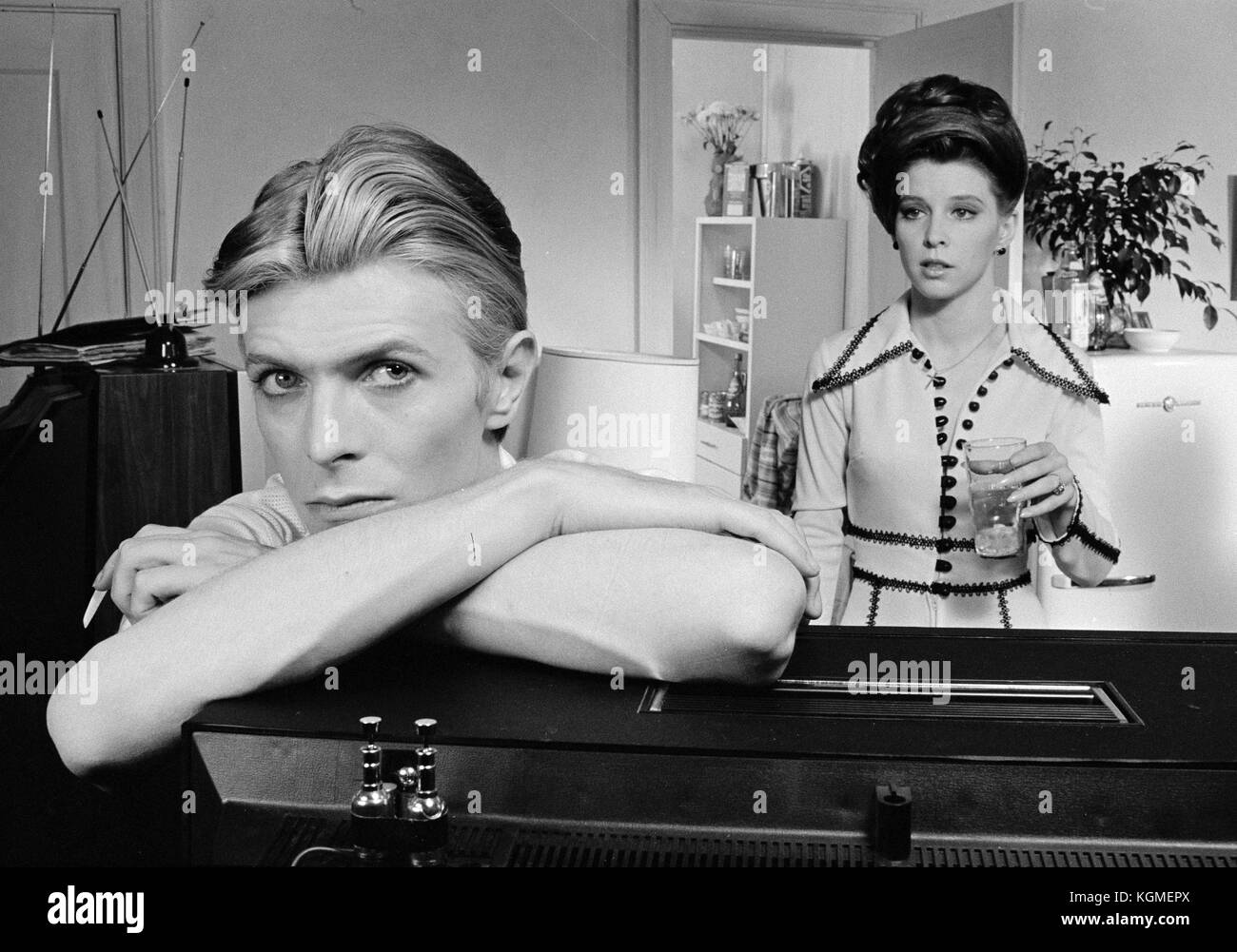 The Man who Fell to Earth (1976) , David Bowie , Candy Clark Stock