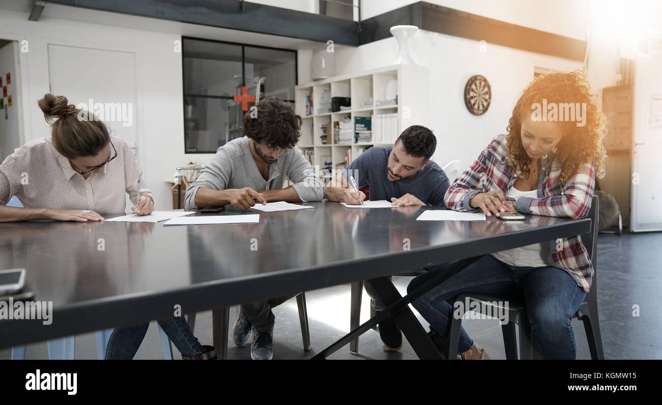 Signing documents hi-res stock photography and images - Alamy