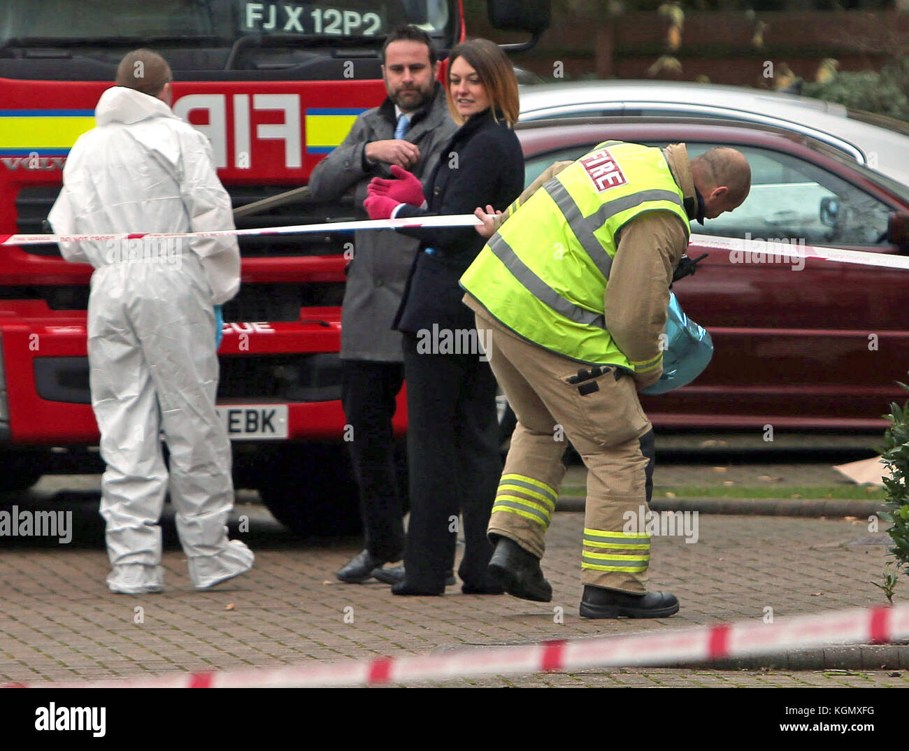 Forensic officers at the block of flats in Elizabeth Jennings Way, Oxford,  after a reported potential chemical hazard forced 60 people to be evacuated  from a block of flats Stock Photo - Alamy