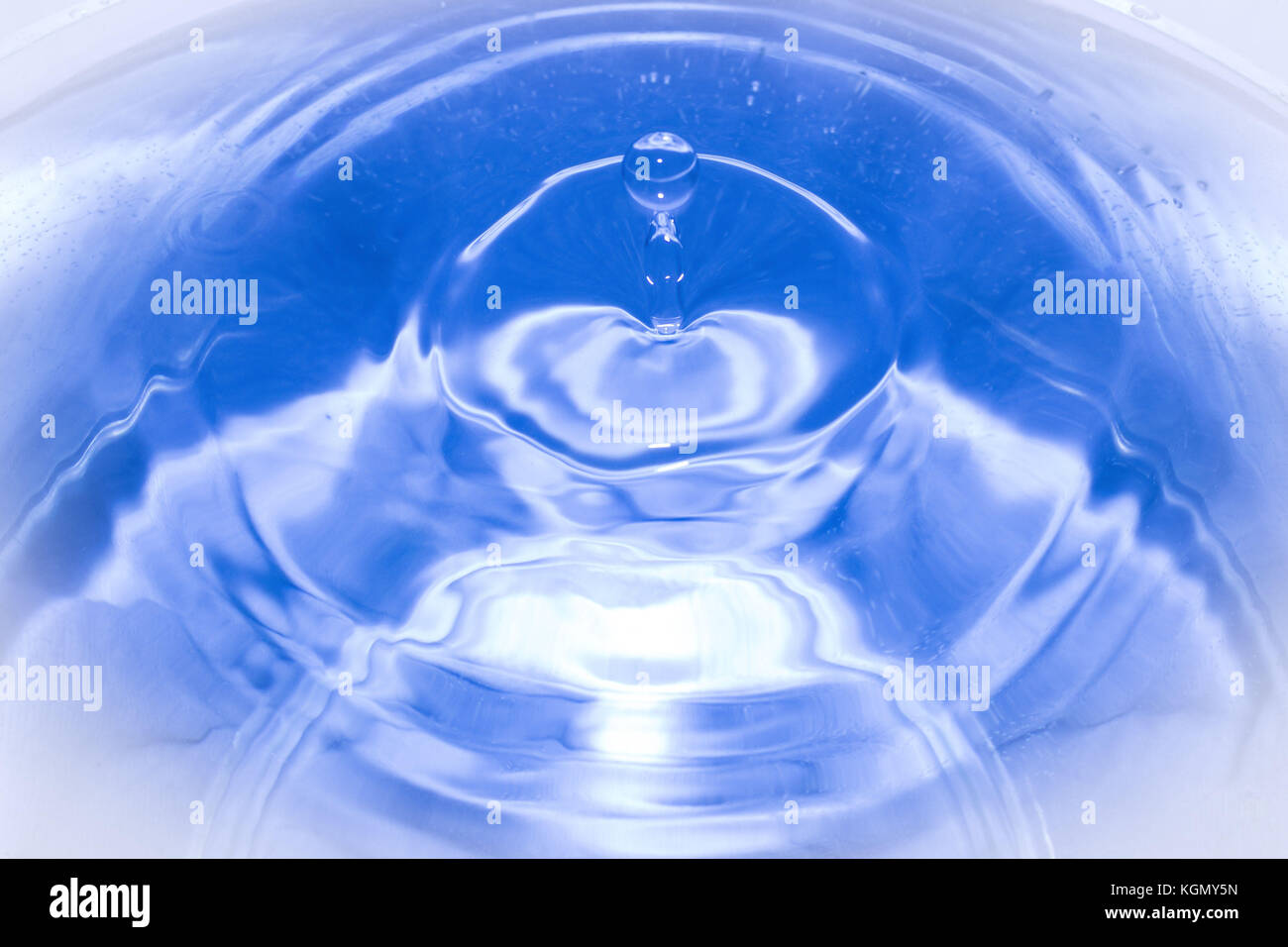 Water Drop Ripples Diffuser waterdrop creates ripples and circles Stock Photo - Alamy