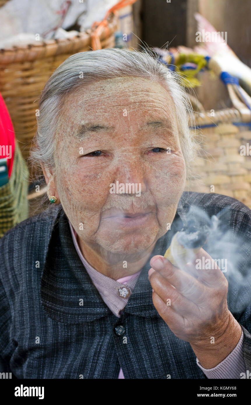 Elderly Burmese woman smoking a cigar in Bagan Myanmar Stock Photo