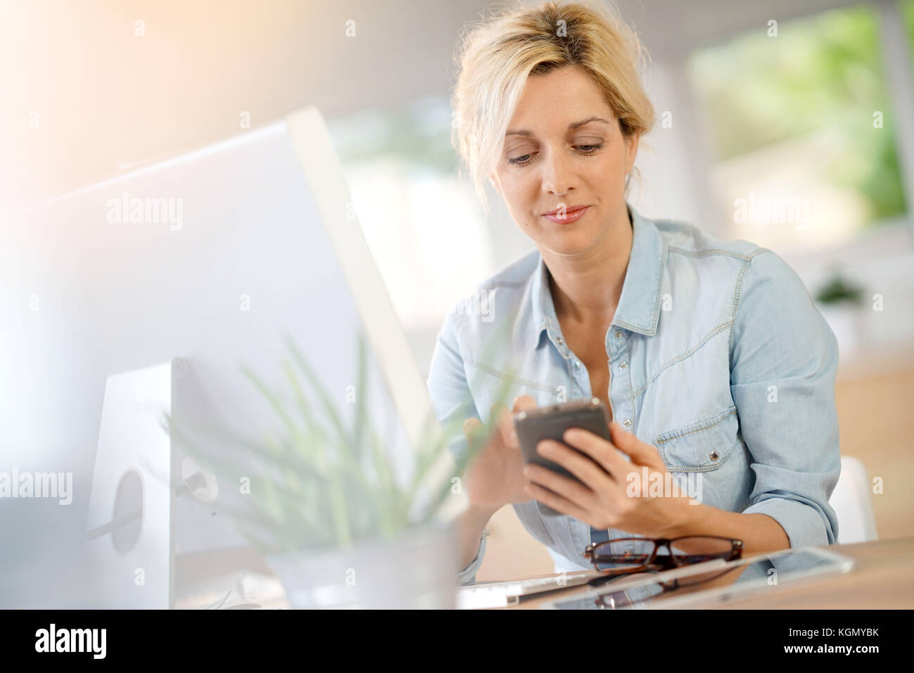 Businesswoman in office working on desktop computer Stock Photo - Alamy