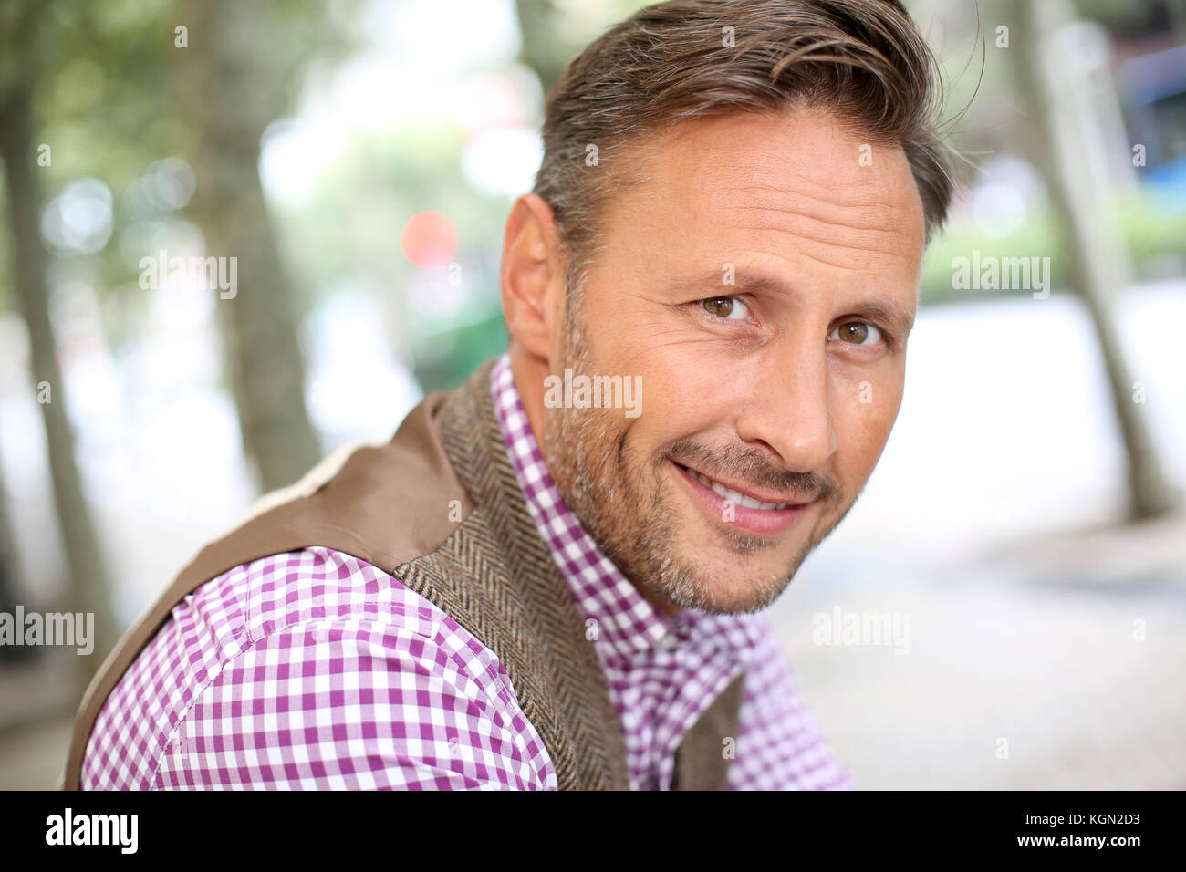 Handsome man in elegant style hi-res stock photography and images - Alamy
