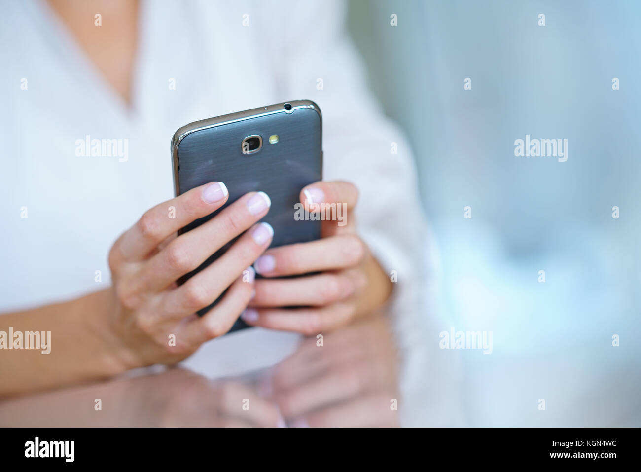 Closeup of woman' s hand using smartphone Stock Photo - Alamy