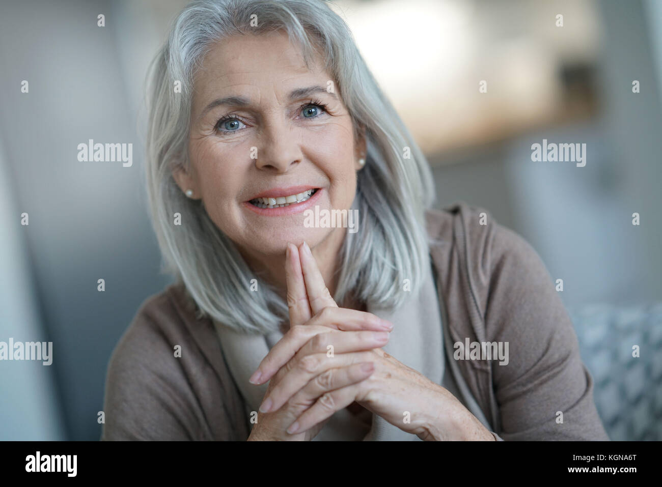Portrait of beautiful senior woman with white hair Stock Photo - Alamy
