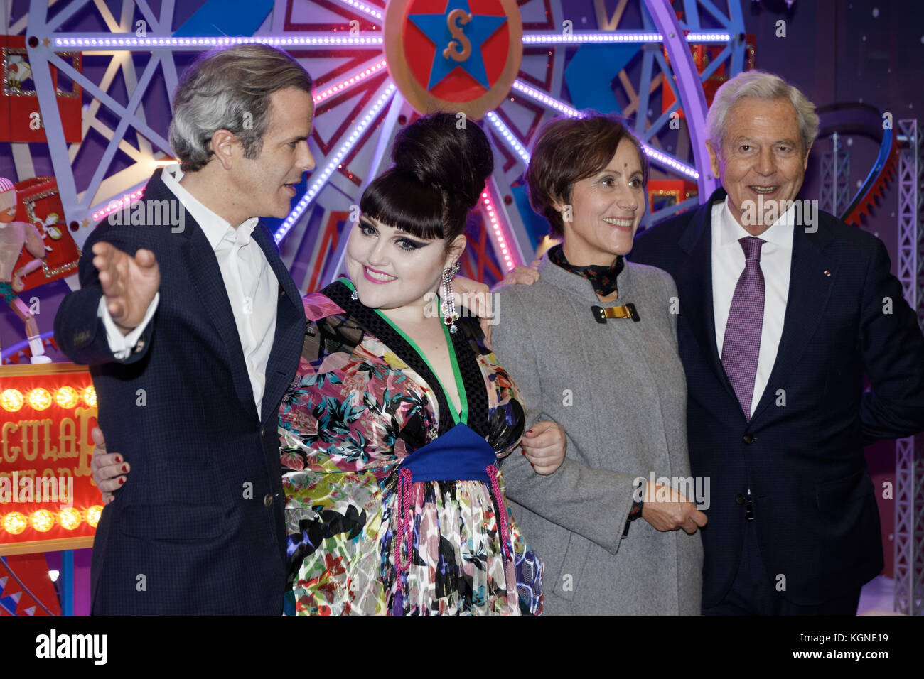Paris, France. 8th Nov, 2017. Guillaume Houzé, Beth Ditto, Agnès Vigneron and Philippe Houzé attend early Christmas festivities at Galeries Lafayette on November 8, 2017 in Paris, France. Credit: Bernard Menigault/Alamy Live News Stock Photo