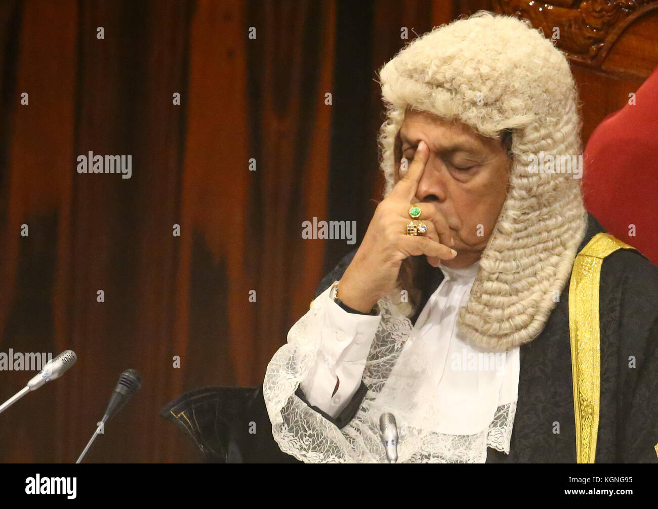 Colombo, Sri Lanka. 9th Nov, 2017. Speaker of the Sri Lankan Parliament Karu Jayasuriya listen