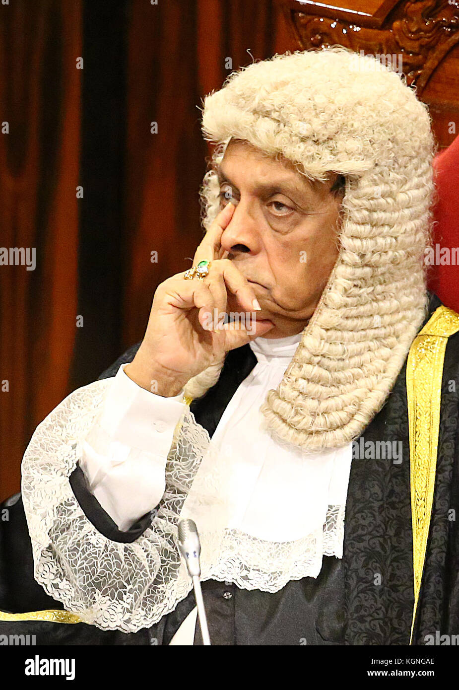 Colombo, Sri Lanka. 9th Nov, 2017. Speaker of the Sri Lankan Parliament Karu Jayasuriya listen