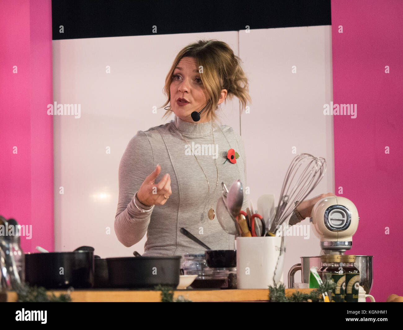Manchester, UK. 9th Nov, 2017. Candice Brown, the winner of The Great British bake Off performing a baking demonstration at the Cake and Bake show in Manchester. She has just been announced as a contestant on the new series of dancing on Ice. Credit: Chris Rogers/Alamy Live News Stock Photo
