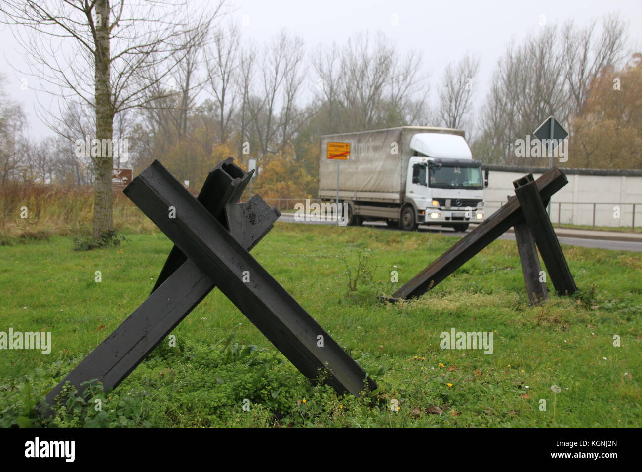 Hötensleben, Germany. 9th Nov, 2017. Tank traps at the Border Memorial Hötensleben. It show characteristic barrier system erected by the GDR border regime. In Germany the wall fell 28 years ago, on 9 November 1989. Credit: Mattis Kaminer/Alamy Live News Stock Photo