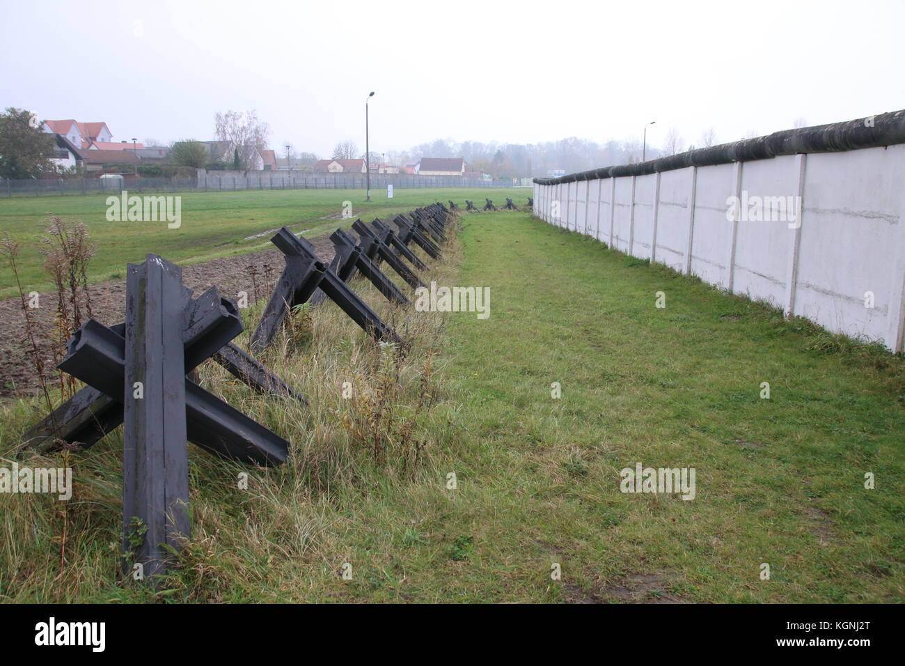 Hötensleben, Germany. 9th Nov, 2017. The Border Memorial Hötensleben. It show characteristic barrier system erected by the GDR border regime. In Germany the wall fell 28 years ago, on 9 November 1989. Credit: Mattis Kaminer/Alamy Live News Stock Photo