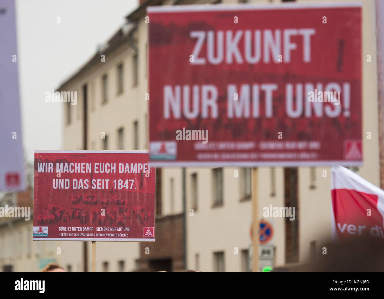 Employees of Siemens protest against the savings plans at the turbine works in Goerlitz, Germany, 9 November 2017. Photo: Pawel Sosnowski/dpa-Zentralbild/dpa Stock Photo