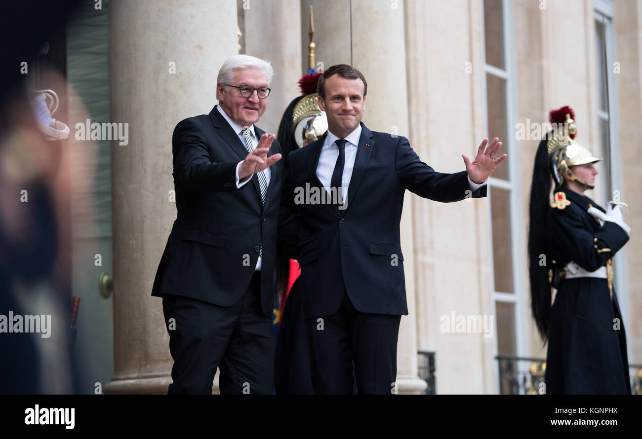 Paris, France. 10th Nov, 2017. French President Emmanuel Macron welcomes German President Frank-Walter Steinmeier (L) with military honours at the Elysee Palace in Paris, France, 10 November 2017. After their meeting Steinmeier and Macron will pay a visit to the Hartmannsweilerkopf memorial site in the Alsace region to commemorate the soldiers of World War I. Credit: Bernd von Jutrczenka/dpa/Alamy Live News Stock Photo