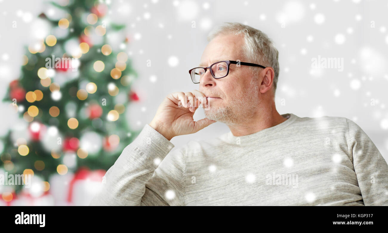 Thinking old man hi-res stock photography and images - Alamy
