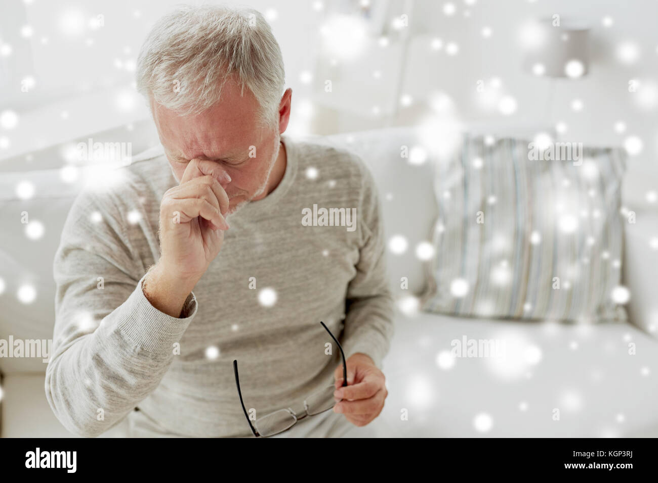 senior man suffering from headache at home Stock Photo - Alamy