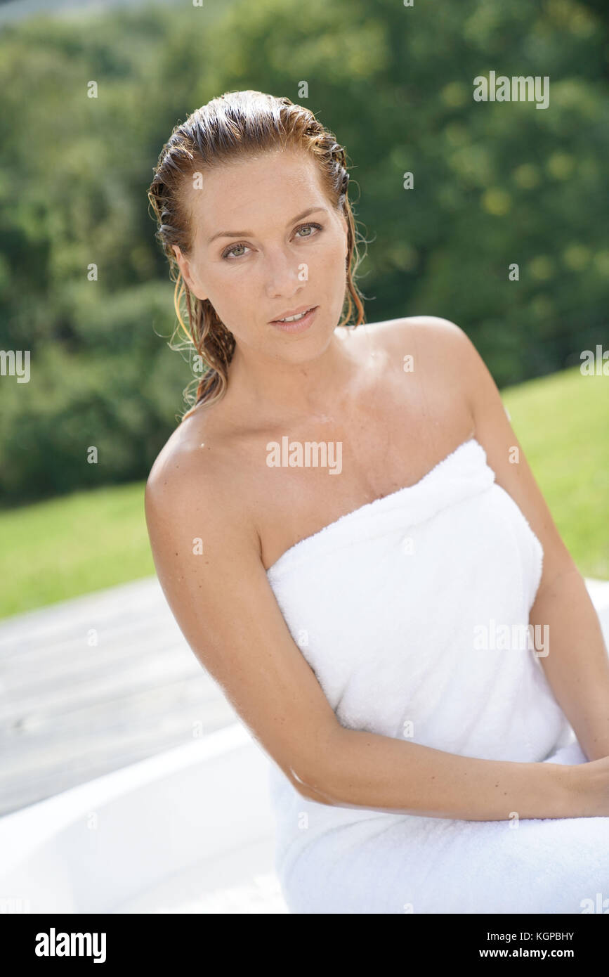 Woman wet hair towel hires stock photography and images Alamy