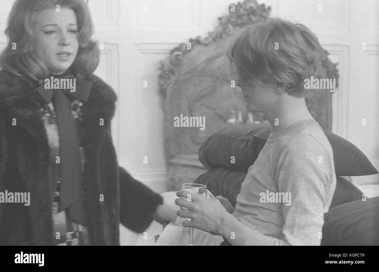 The Man who Fell to Earth (1976) , David Bowie , Candy Clark Stock