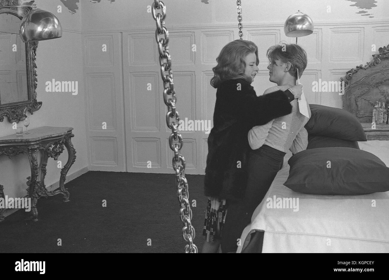 The Man Who Fell To Earth 1976 David Bowie Candy Clark Stock 
