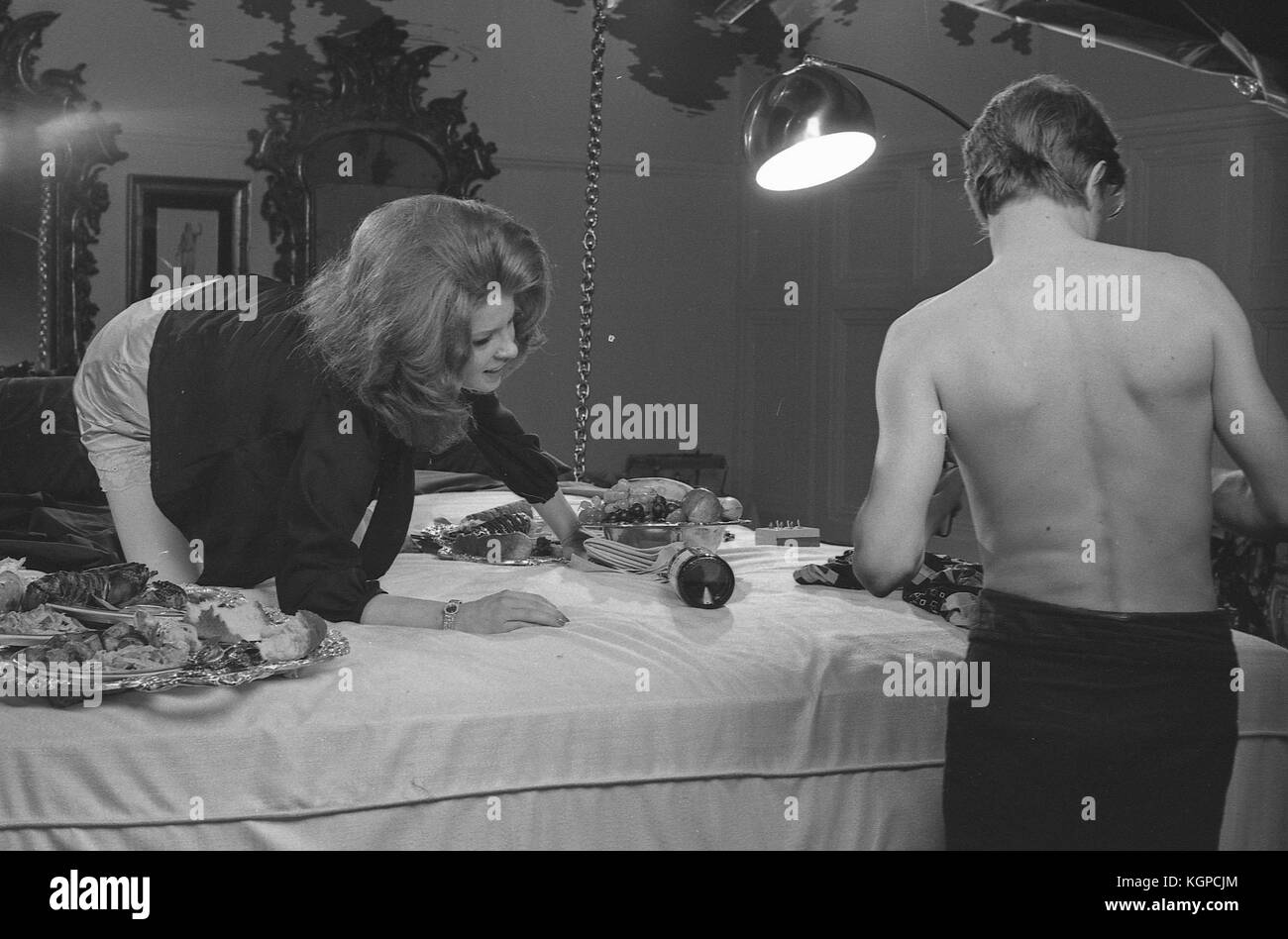 The Man who Fell to Earth (1976) , David Bowie , Candy Clark Stock