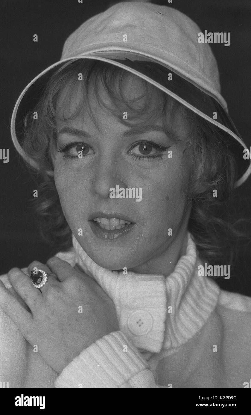 The Man who Fell to Earth (1976) , Candy Clark Stock Photo Alamy