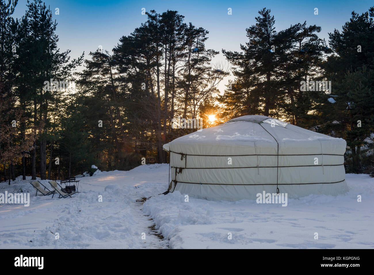 France. Alpes-de-Haute-Provence (04), Eoulx. Yurt in a snow Stock Photo
