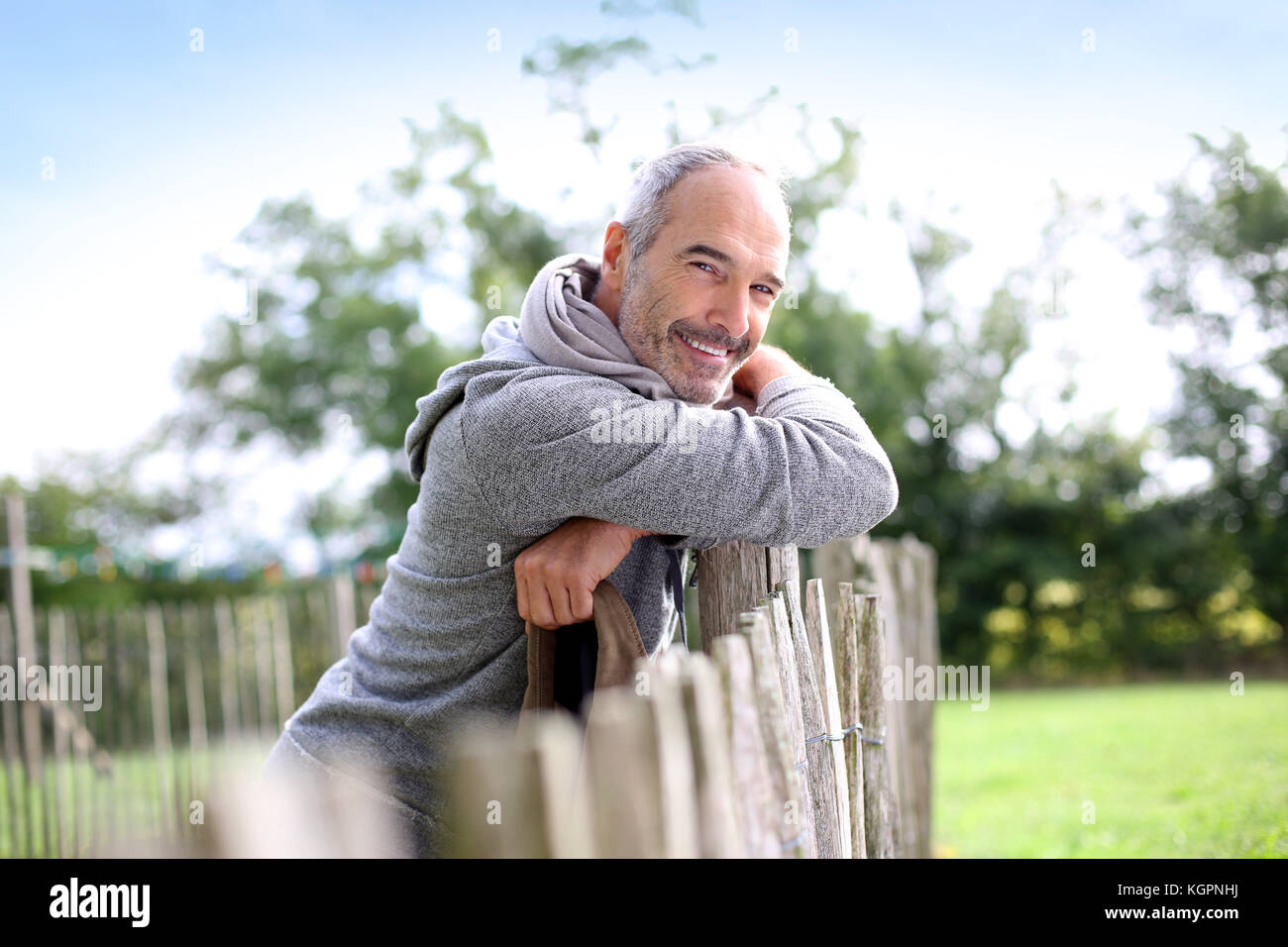 Mature man garden fence hi-res stock photography and images - Alamy