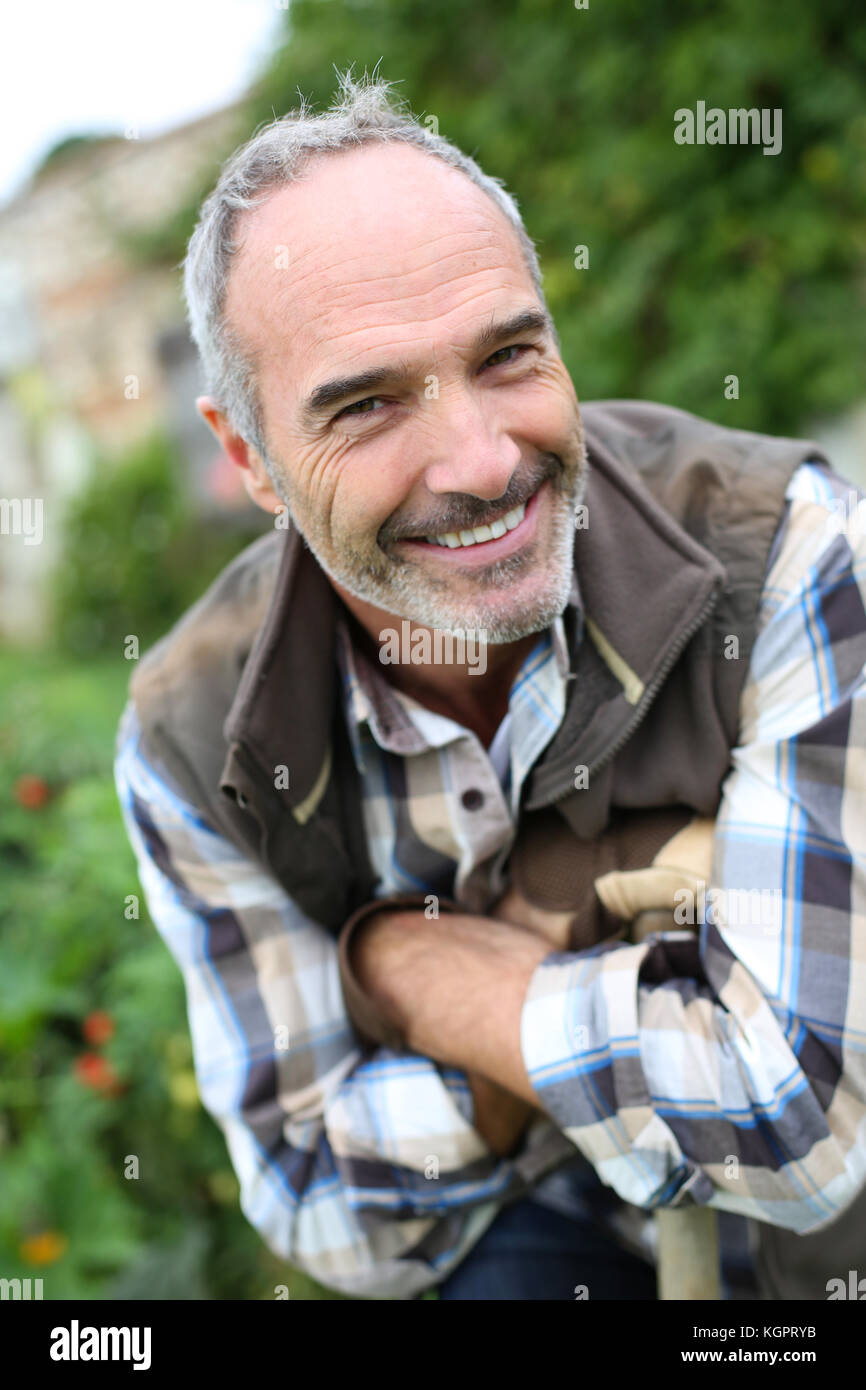 Portrait of senior gardener in vegetable garden Stock Photo - Alamy