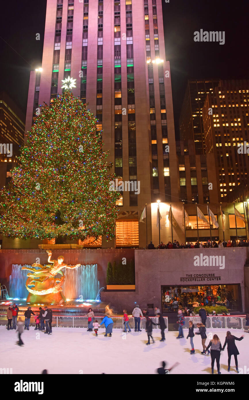NEW YORK DECEMBER 8 2015 Locals and visitors skate under the Rockefeller Center
