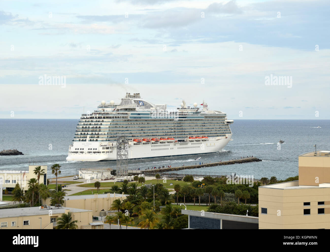 Princess cruise ship regal hi-res stock photography and images - Alamy
