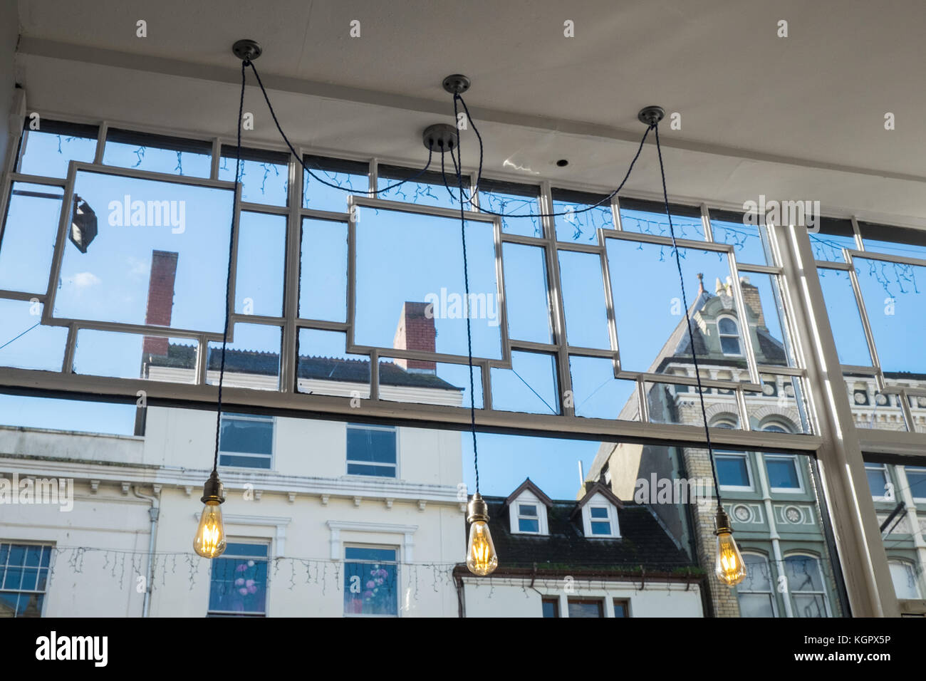 Retro shop lighting hi-res stock photography and images - Alamy