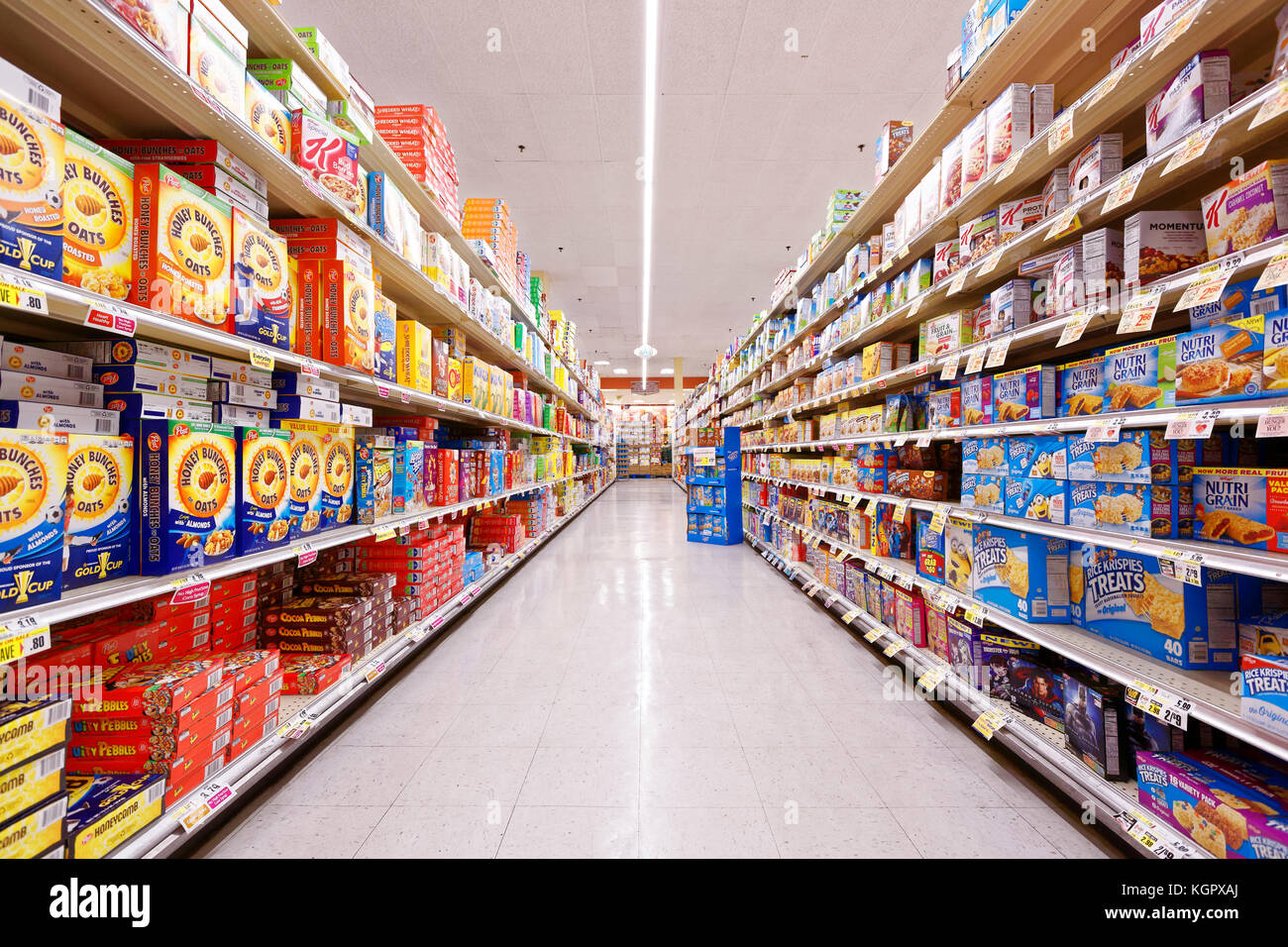A typical food store or supermarket in the USA Stock Photo