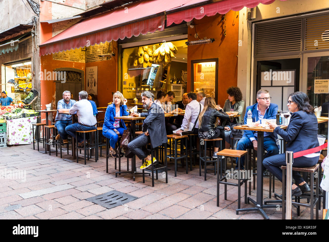 Late Afternoon Diners At Osteria 051 Street Food Bar On Via Pescerie Bologna City Life Italy Stock Photo Alamy