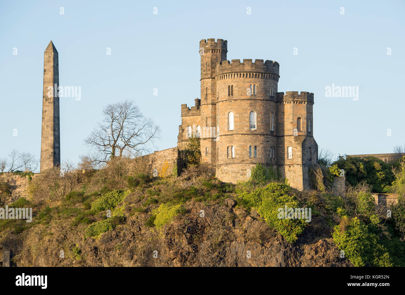 Historic buildings on Calton Hill, Edinburgh: The Martyrs Monument and Governors House of the old Calton Jail. Stock Photo