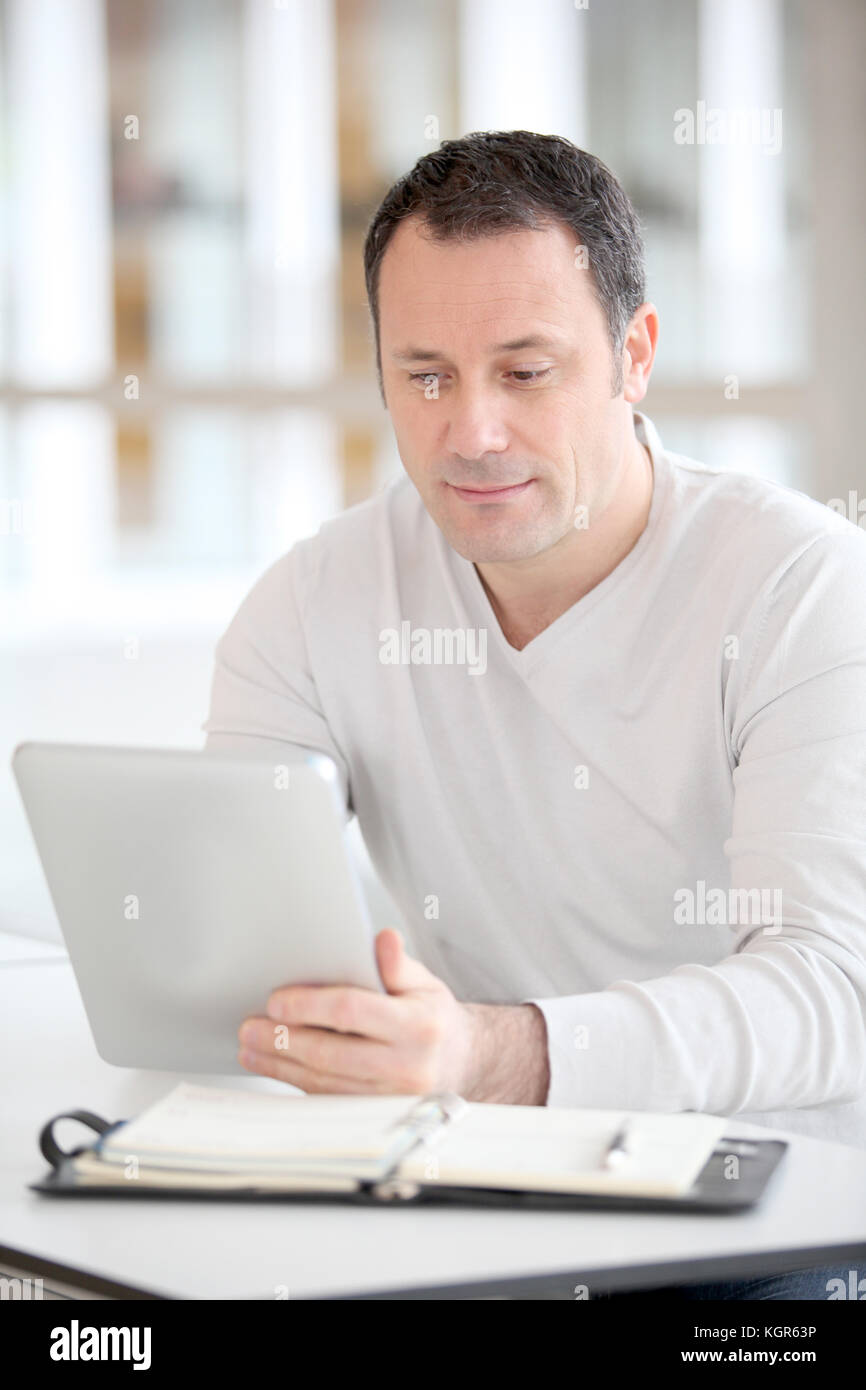 Office worker in the office using electronic tab Stock Photo - Alamy